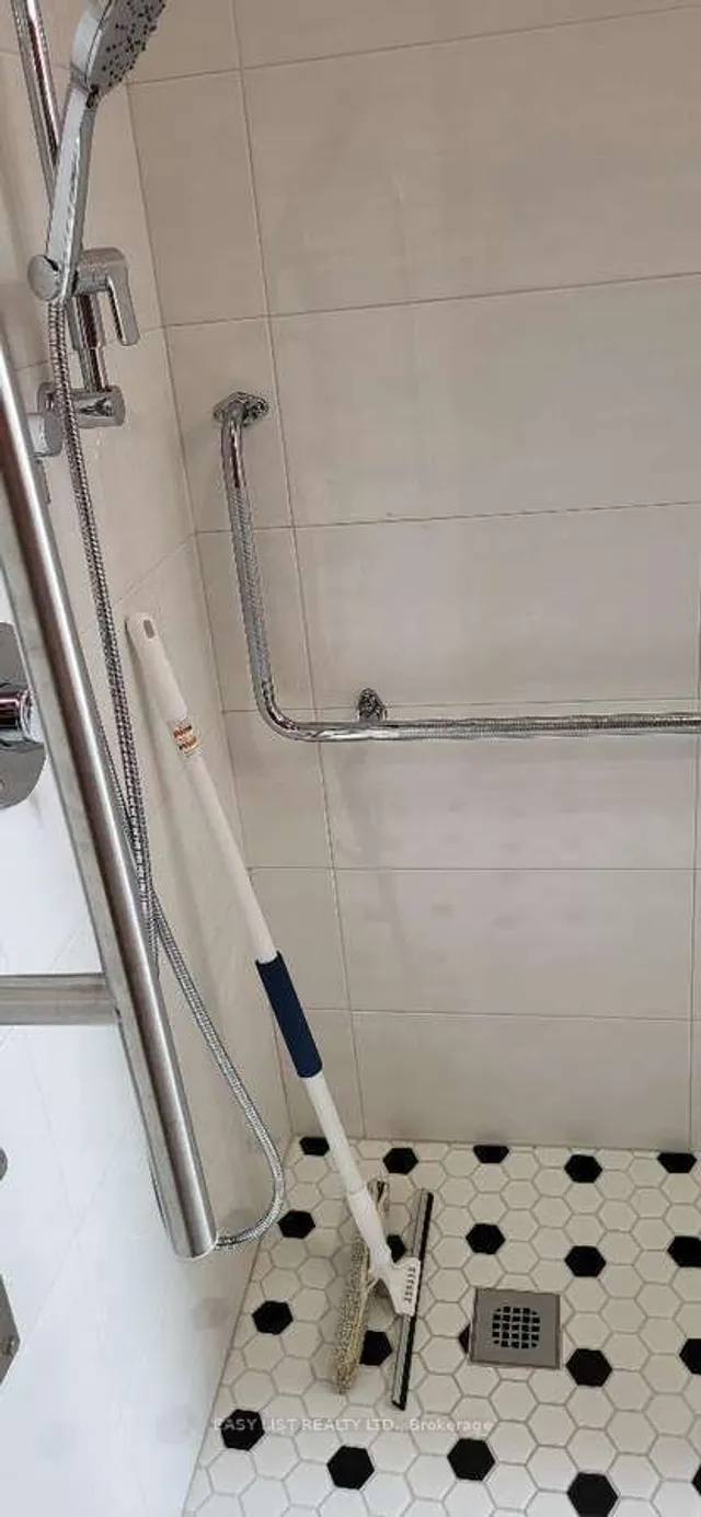 Additional image 8 of 33 Clinton St