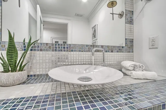 Additional image 18 of 55A Avenue Rd Unit 406