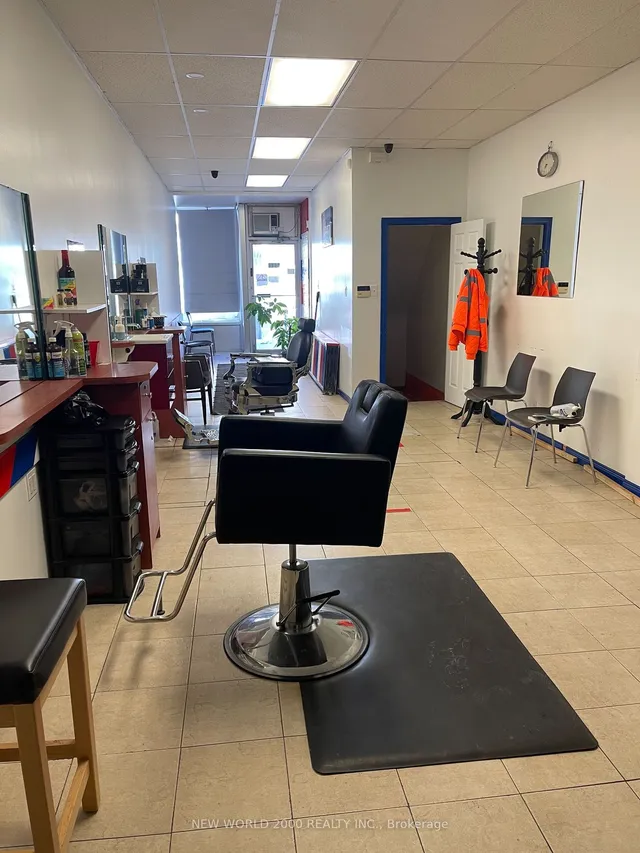 Additional image 32 of 2011 Eglinton Ave