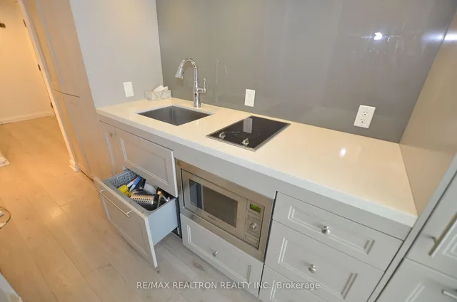 Additional image 12 of 155 Yorkville Ave Unit 713