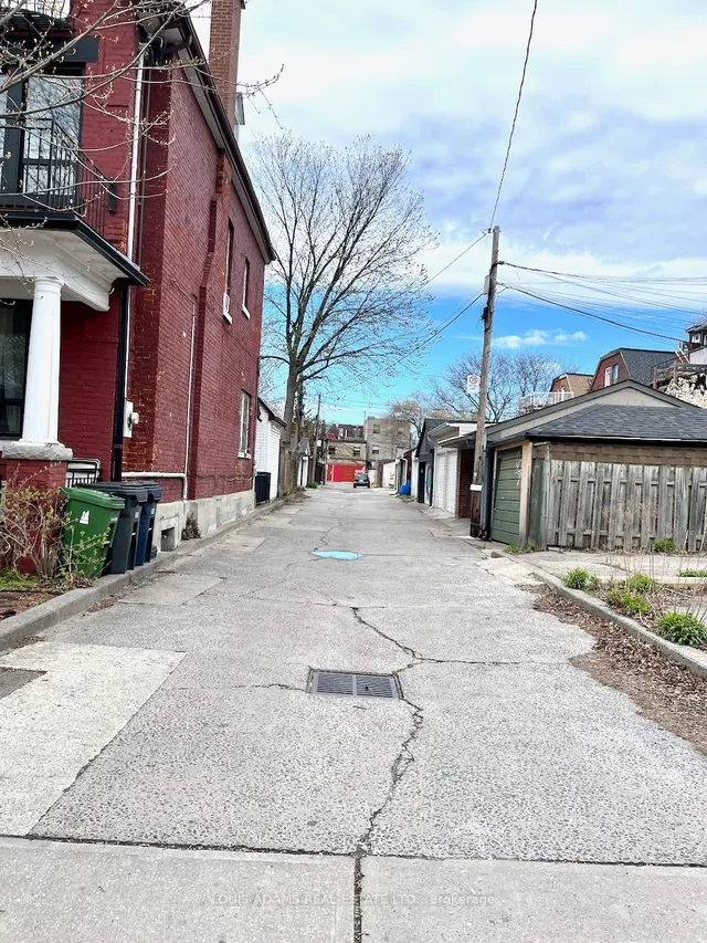 Additional image 16 of 657 Bloor St