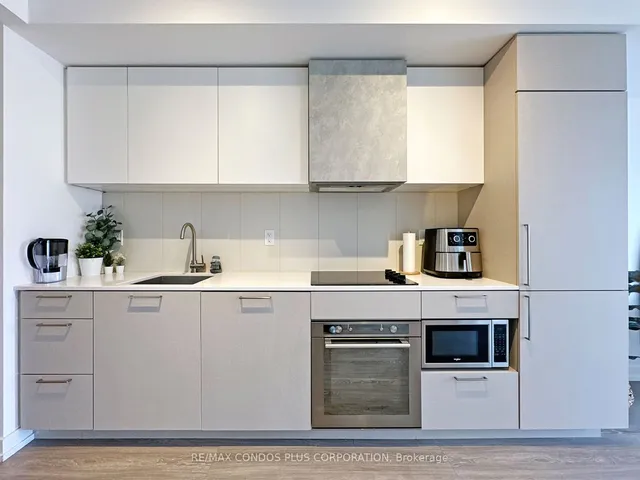 Additional image 10 of 19 Western Battery Rd Unit 315