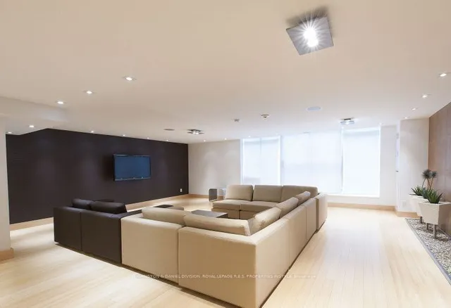 Additional image 36 of 205 Frederick St Unit 702