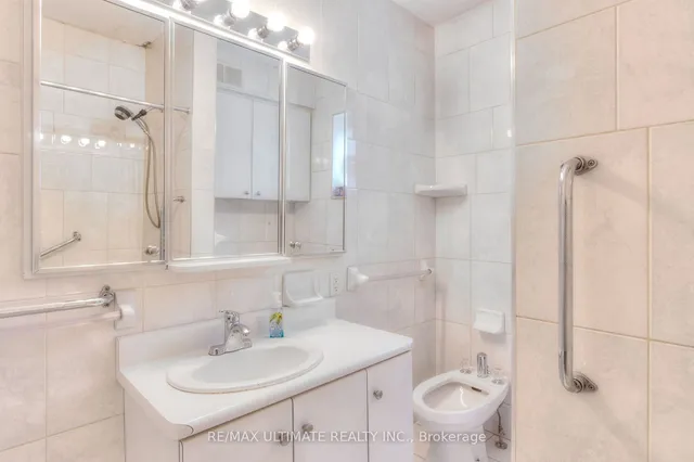 Additional image 8 of 1652 Dufferin St