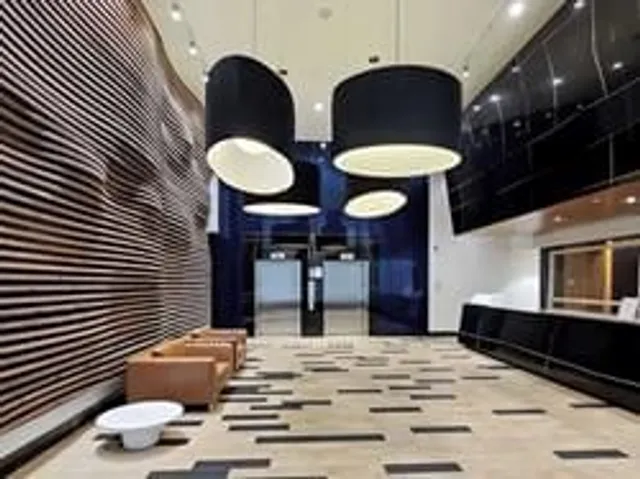 Additional image 17 of 111 Bathurst St Unit 423