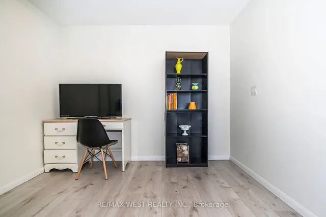 Additional image 23 of 830 Lawrence Ave Unit 803