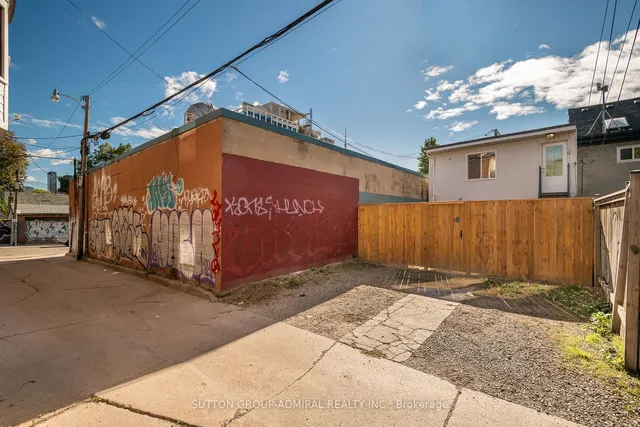 Additional image 40 of 658 Dundas St