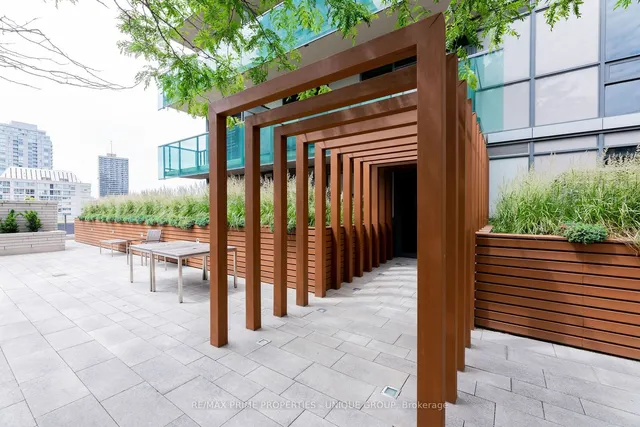 Additional image 23 of 25 Broadway Ave Unit 2003