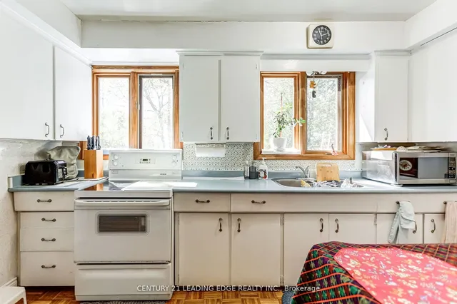 Additional image 11 of 19 Royaleigh Ave