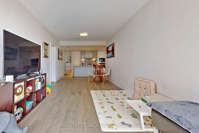 Additional image 13 of 118 Merchants' Wharf Unit 305