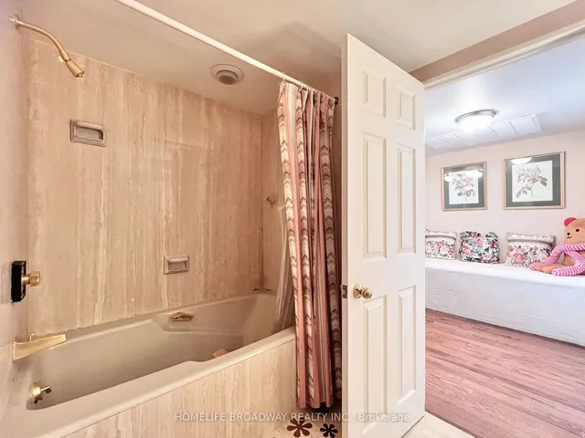 Additional image 20 of 65 Harbour Sq Unit 3001