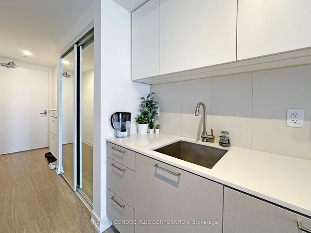 Additional image 11 of 19 Western Battery Rd Unit 315