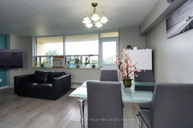 Additional image 10 of 5 Frith Rd Unit 410