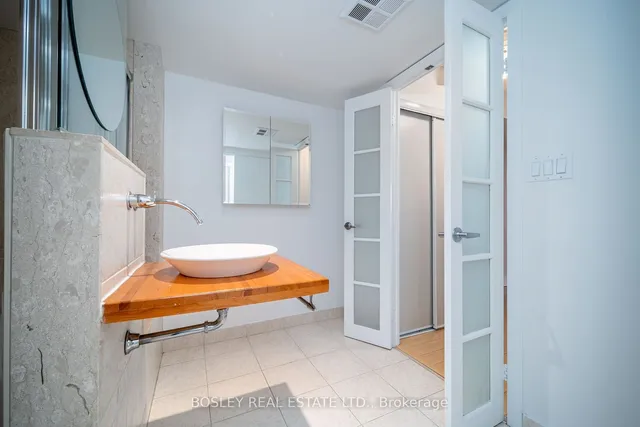 Additional image 24 of 550 Queens Quay Unit 318