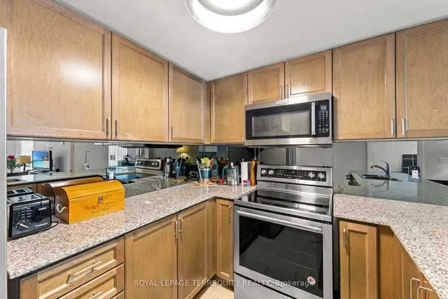 Additional image 6 of 8 Scollard St Unit 1410