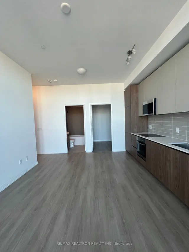 Additional image 17 of 28 Widmer St Unit GPH26