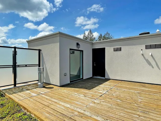 Additional image 22 of 2460B Bayview Ave