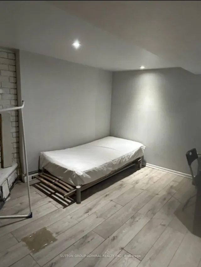 Additional image 19 of 34 Dartnell Ave