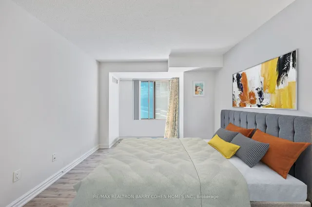 Additional image 21 of 33 University Ave Unit 903