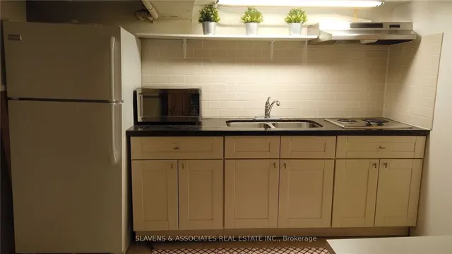 Additional image 20 of 2398 Gerrard St