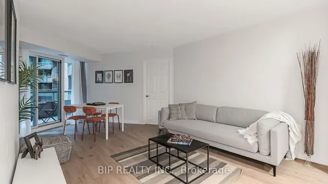 Additional image 17 of 30 Grand Trunk Cres Unit 315