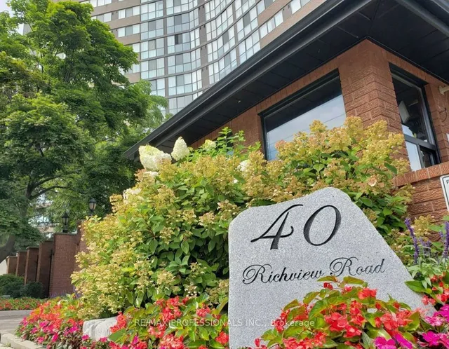40 Richview Rd Unit 203