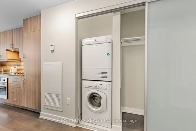 Additional image 21 of 426 University Ave Unit 1705