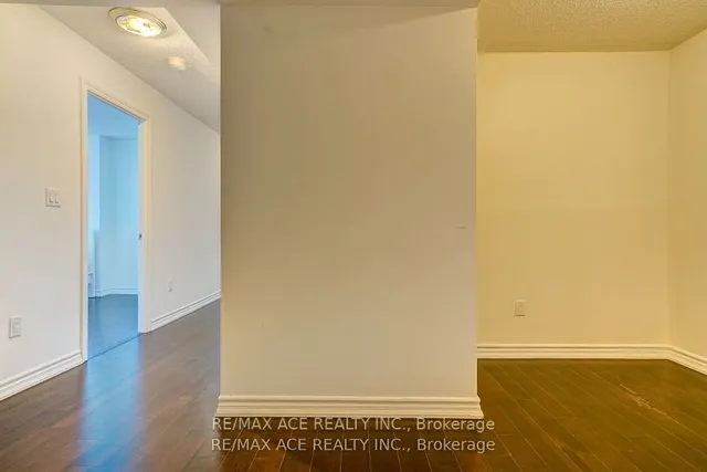 Additional image 4 of 386 Yonge St Unit 702