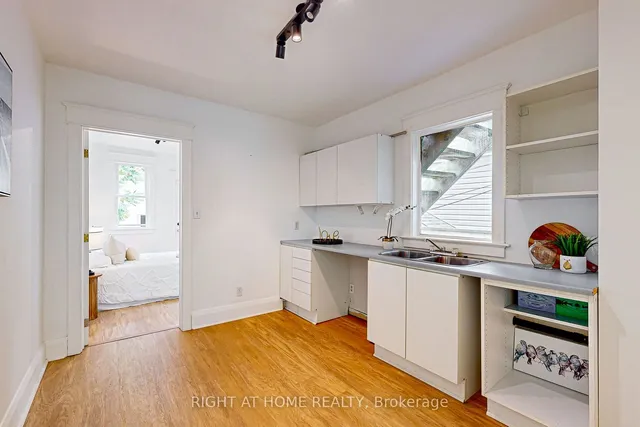 Additional image 8 of 1055 Woodbine Ave