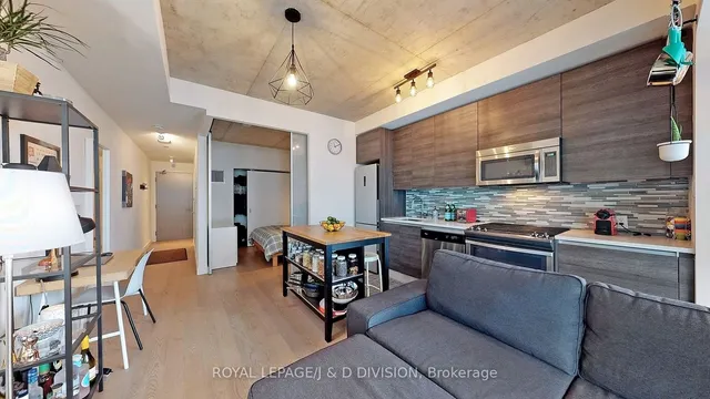 Additional image 4 of 111 Bathurst St Unit 423