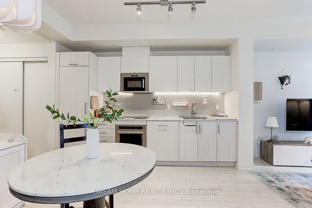 Additional image 12 of 330 Richmond St Unit 1717