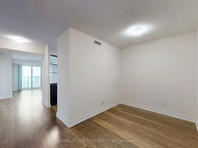 Additional image 21 of 135 Village Green Sq Unit 2821