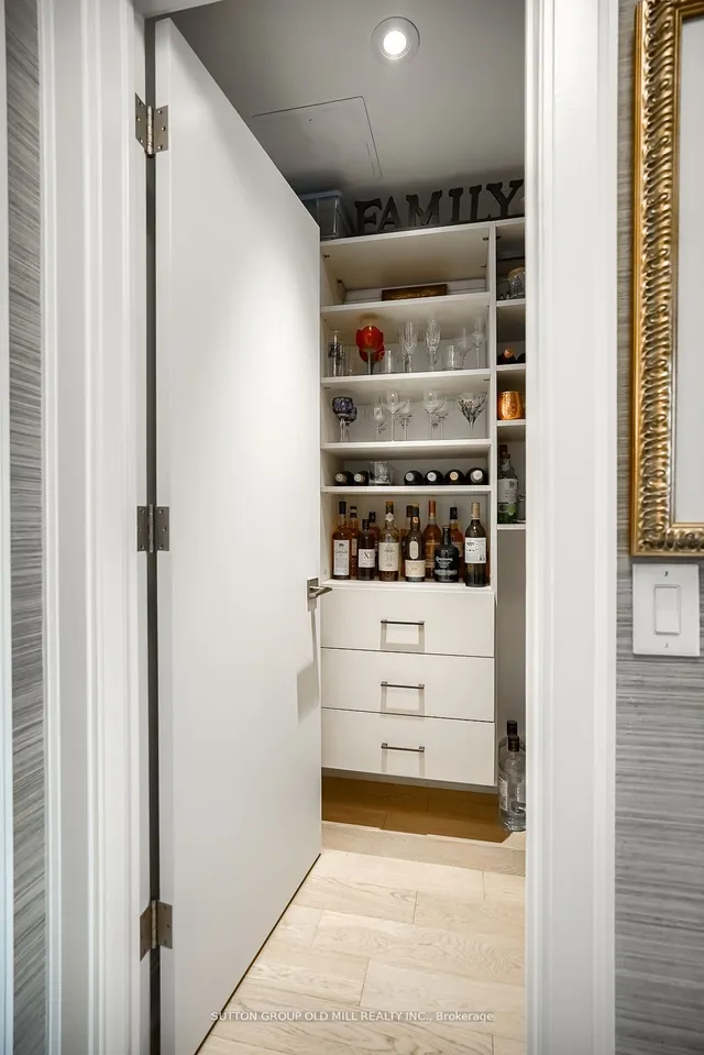 Additional image 24 of 1 Strathgowan Ave Unit 412