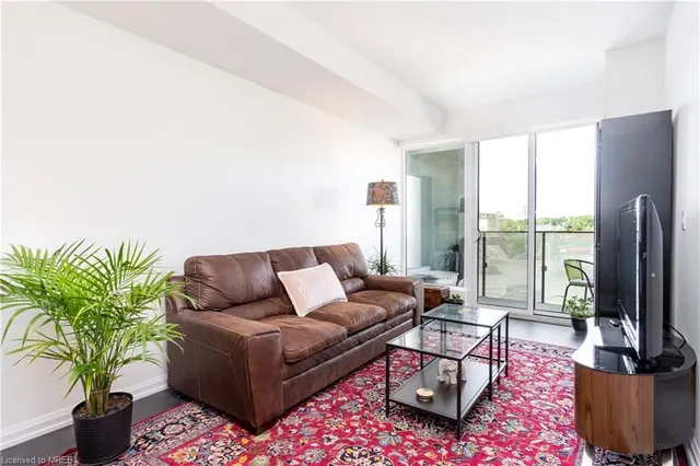 Additional image 7 of 4208 Dundas Street West Unit 315