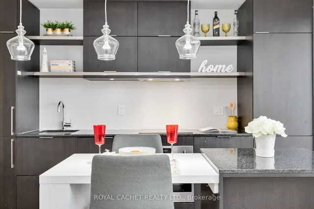 Additional image 24 of 197 Yonge St Unit 1411