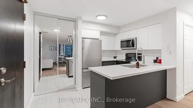 Additional image 6 of 30 Grand Trunk Cres Unit 315