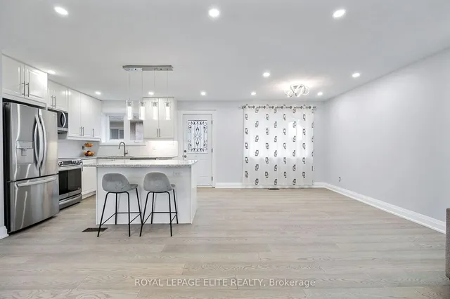 Additional image 8 of 6 LACHINE Crt