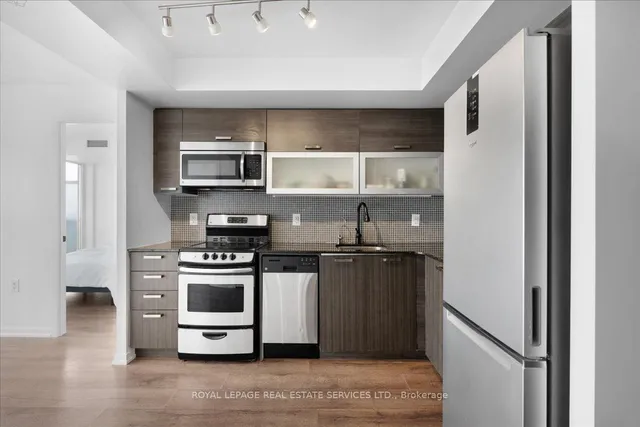 Additional image 9 of 36 Lisgar St Unit 2017 W