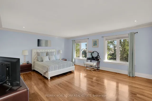 Additional image 20 of 35 Yorkdale Cres