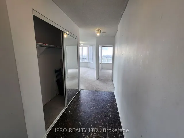 Additional image 5 of 330 Alton Towers Circ Unit 1611