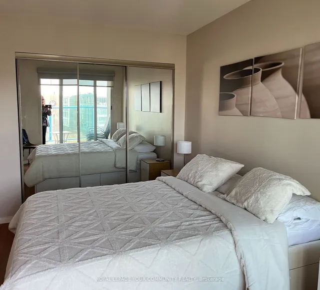 Additional image 14 of 77 Harbour Sq Unit 1611