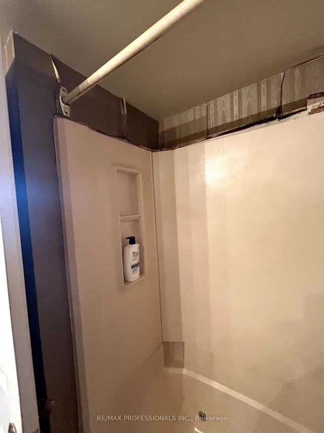 Additional image 18 of 40 Richview Rd Unit 203