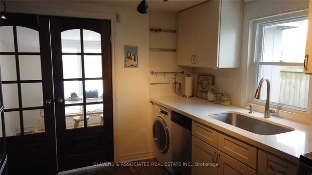 Additional image 7 of 2398 Gerrard St