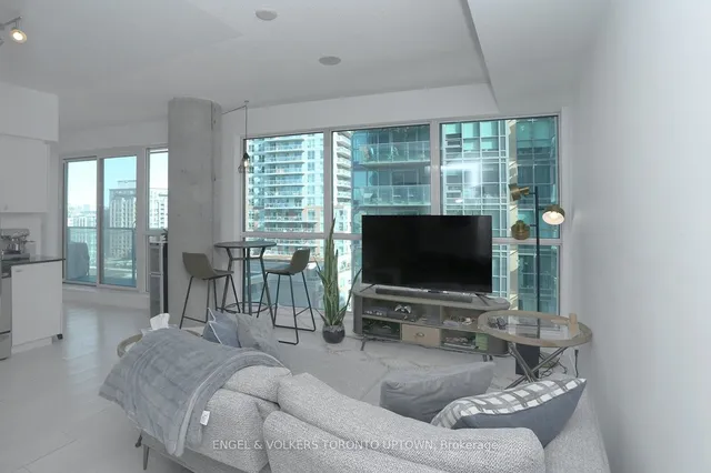 Additional image 6 of 150 East Liberty St Unit 1004