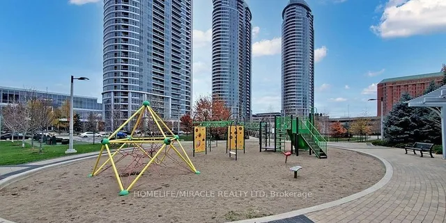 Additional image 30 of 181 Village Green Sq Unit Ph20