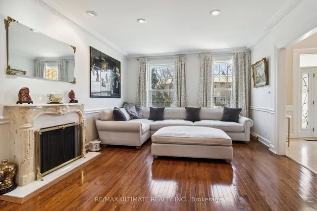 Additional image 21 of 1 Versailles Crt