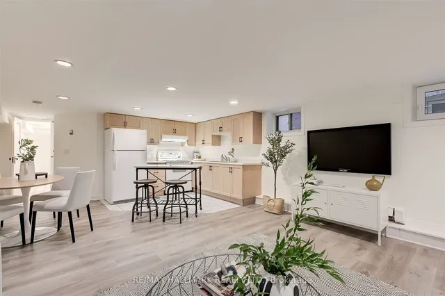 Additional image 26 of 78 Glen Manor Dr