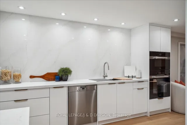 Additional image 13 of 1166 Bay St Unit 404