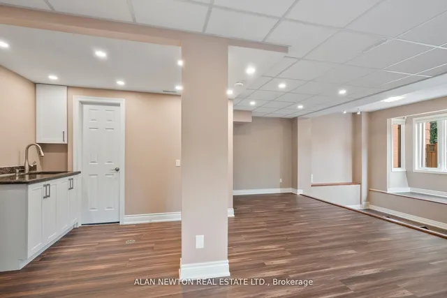 Additional image 25 of 31 Carnival Crt