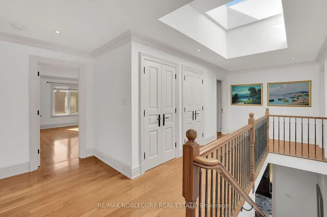 Additional image 19 of 35 Yorkdale Cres